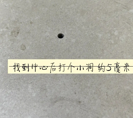 岳阳楼瓷砖空鼓维修公司专业解答在瓷砖铺贴过程中，如果砂料搅拌不均匀，将会带来以下问题